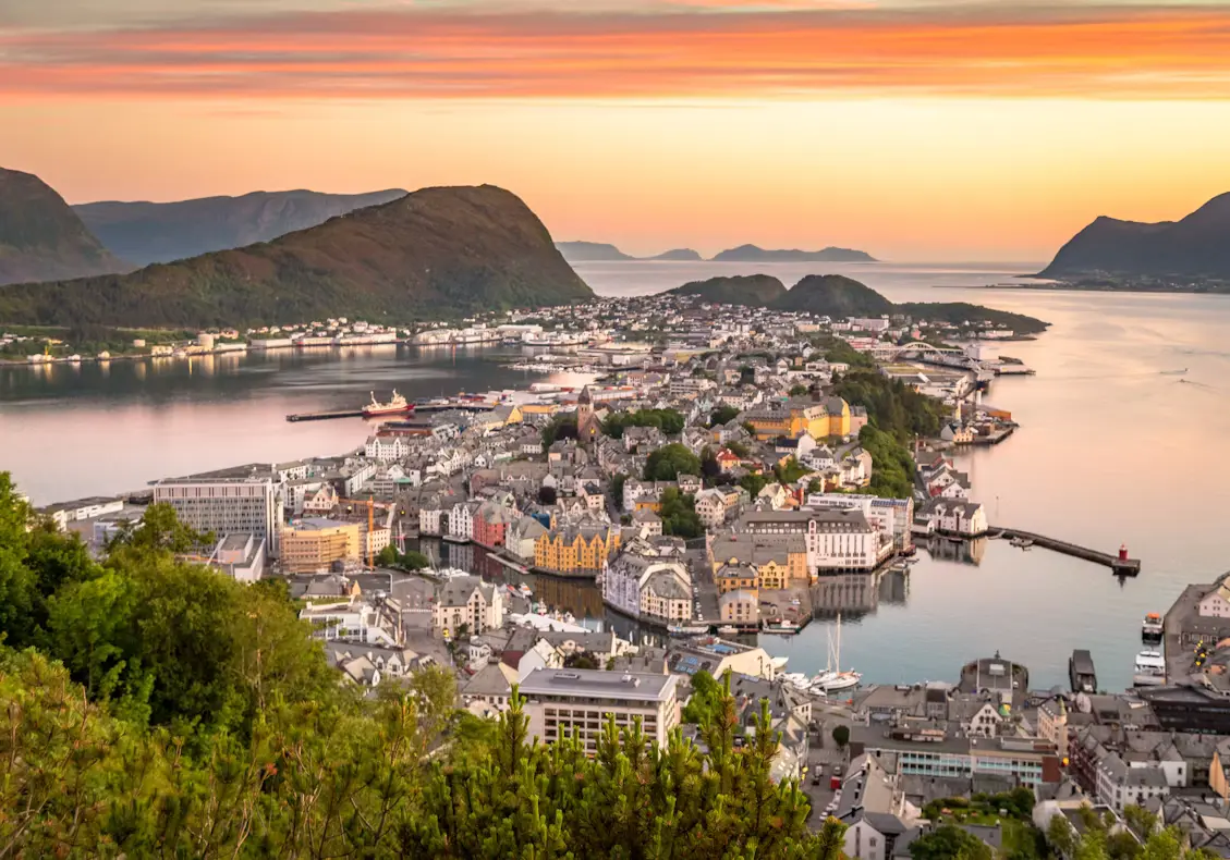 Romantic Norway fjord cruise for honeymoon couples